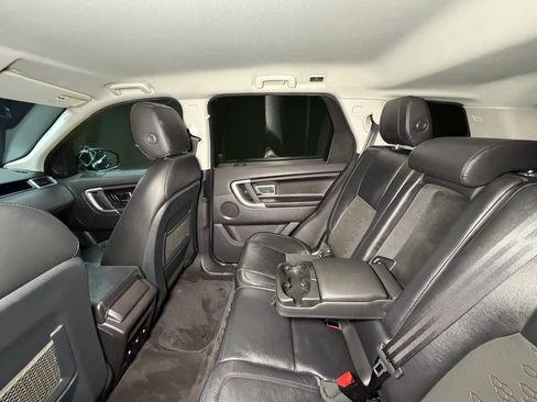 Used 2017 Land Rover Discovery Sport SE image 23