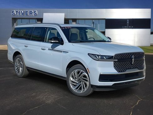 New 2025 Lincoln Navigator L Reserve AWD/4WD image 1