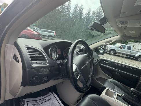 Used 2012 Chrysler Town & Country Touring-L w/ Entertainment Group #2 image 11