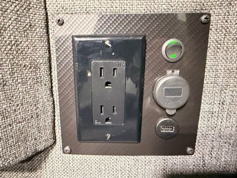 Used 2022 Mercedes-Benz Sprinter 2500 image 13