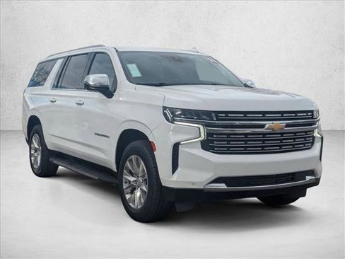 Used 2023 Chevrolet Suburban Premier image 3