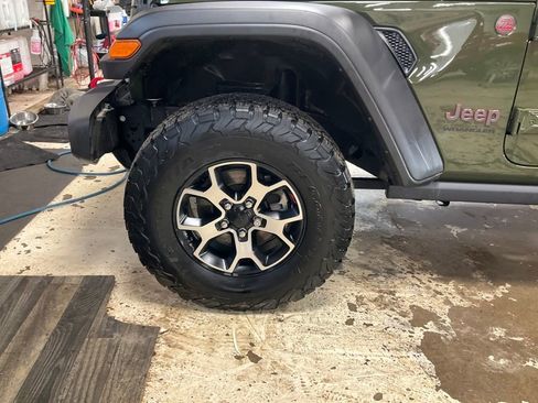 Used 2023 Jeep Wrangler Unlimited Rubicon w/ Cold Weather Group image 11