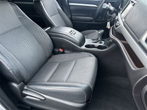 Used 2019 Toyota Highlander FWD V6 image 8