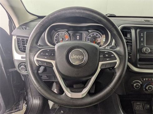 Used 2016 Jeep Cherokee Sport image 16
