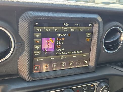 Used 2022 Jeep Wrangler Unlimited Rubicon 4xe AWD/4WD image 22