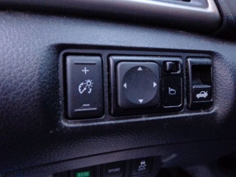 Used 2015 Nissan Sentra SR w/ Navigation Package image 26