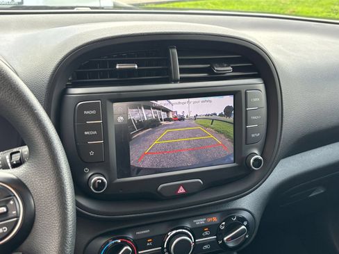 Used 2025 Kia Soul LX w/ LX Technology Package FWD image 21