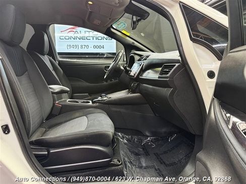 Used 2018 Nissan Leaf SV w/ SV Technology Package image 7