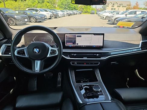 Used 2025 BMW X5 xDrive40i w/ M Sport Package AWD/4WD image 12