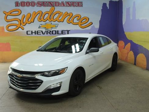 Used 2020 Chevrolet Malibu LS FWD image 2