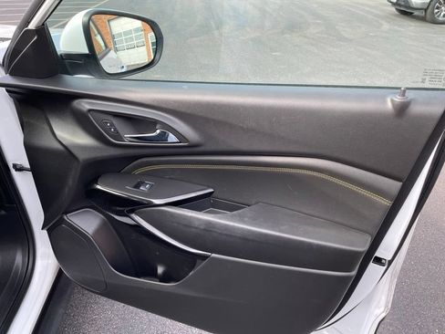 Used 2024 Chevrolet Trax LT w/ Driver Confidence Package FWD image 9