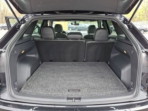 Certified 2022 Volkswagen Atlas Cross Sport SE image 28