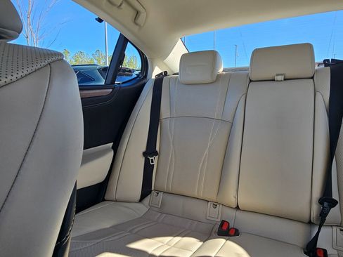 Used 2023 Lexus ES 300h Ultra Luxury w/ Accessory Package (Z2) image 24