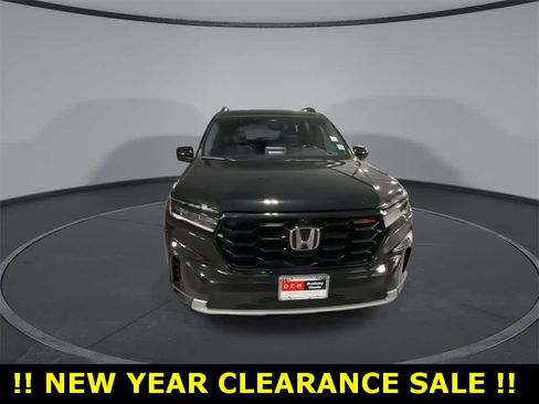 Used 2023 Honda Pilot TrailSport image 3