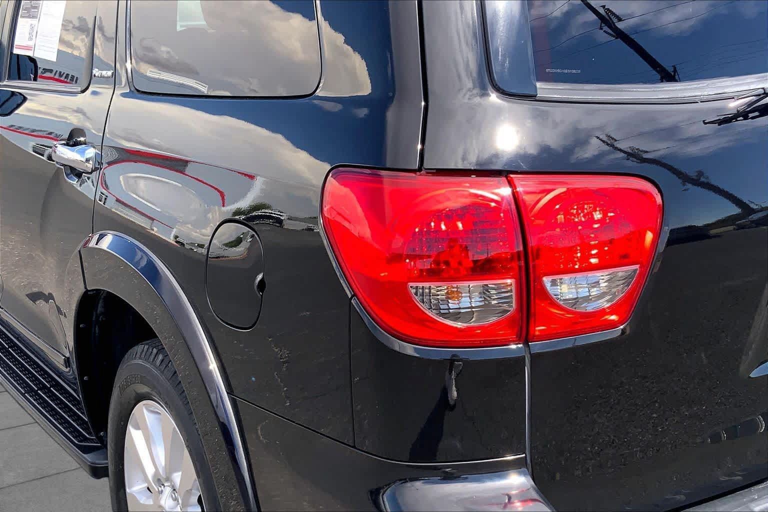 Used 2014 Toyota Sequoia Platinum AWD/4WD image 29