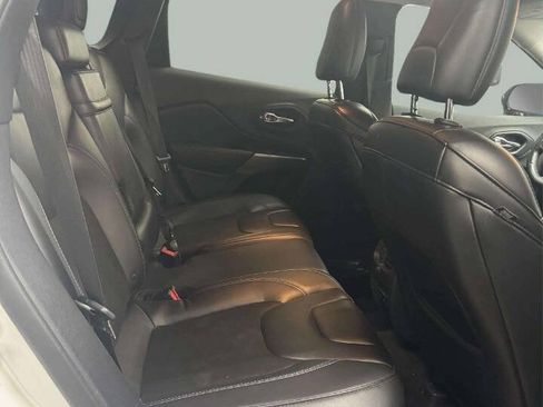 Used 2019 Jeep Cherokee Latitude Plus FWD image 8