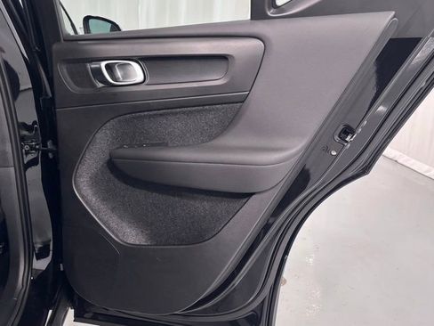 Certified 2025 Volvo XC40 B5 Plus AWD/4WD image 27