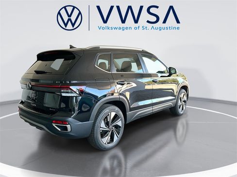 New 2026 Volkswagen Taos SE image 9