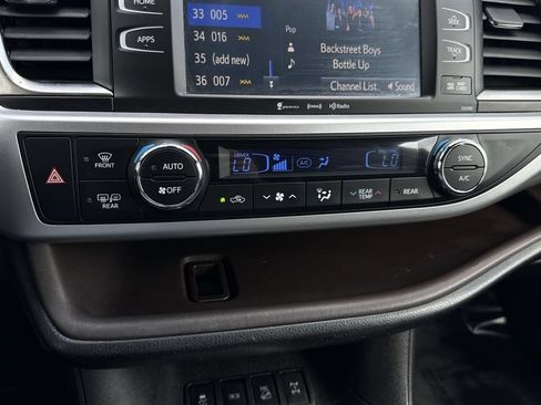 Used 2019 Toyota Highlander XLE AWD/4WD image 21