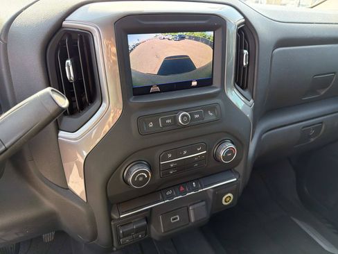 Certified 2020 Chevrolet Silverado 1500 Custom w/ Custom Value Package AWD/4WD image 17
