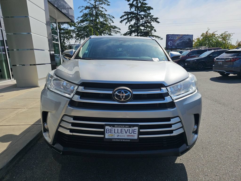 Used 2019 Toyota Highlander XLE AWD/4WD image 2