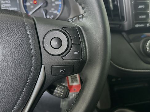 Used 2017 Toyota RAV4 XLE FWD image 17