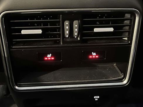 Certified 2023 Porsche Cayenne Turbo AWD/4WD image 28