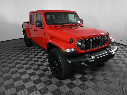 Used 2025 Jeep Gladiator Sport image 21