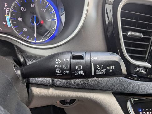 Used 2023 Chrysler Pacifica Touring-L FWD image 30
