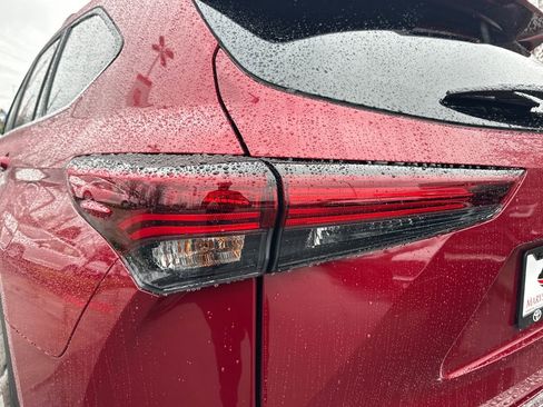 New 2026 Toyota Highlander Platinum image 10