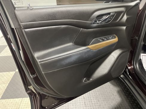 Used 2021 GMC Acadia SLE w/ LPO, Floor Liner Package image 10