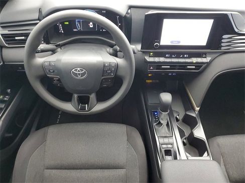 Used 2025 Toyota Camry LE image 17