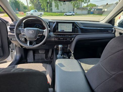 Used 2025 Toyota Camry LE FWD image 27