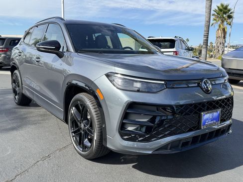 New 2026 Volkswagen Tiguan SE R-Line image 2