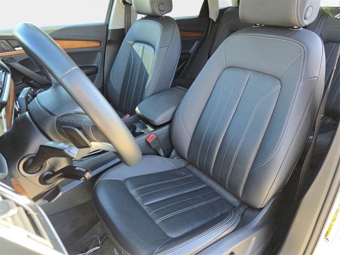 Used 2023 Audi Q5 2.0T Premium w/ Convenience Package image 19