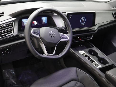 Used 2024 Volkswagen Atlas Cross Sport SE image 6