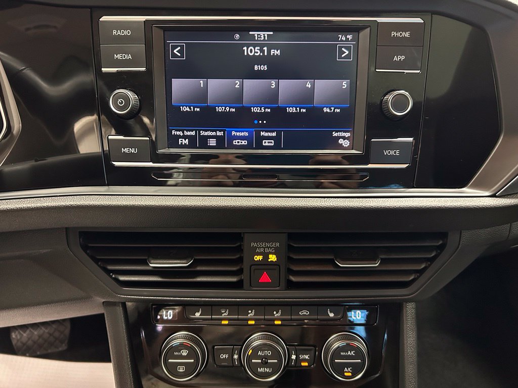 Used 2024 Volkswagen Jetta SE FWD image 14