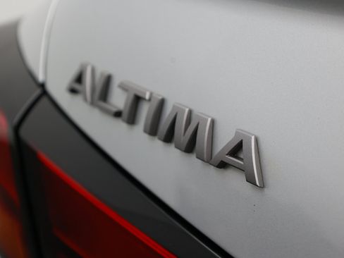 Used 2024 Nissan Altima 2.5 SR FWD image 10