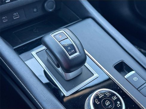 Used 2024 Mitsubishi Outlander SE image 17