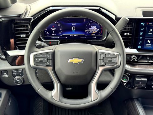 Used 2025 Chevrolet Silverado 3500 LTZ w/ LTZ Convenience Package image 25