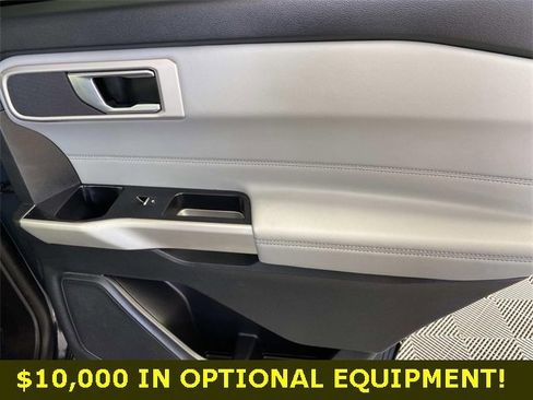 Used 2022 Ford Explorer XLT w/ Equipment Group 202A image 31