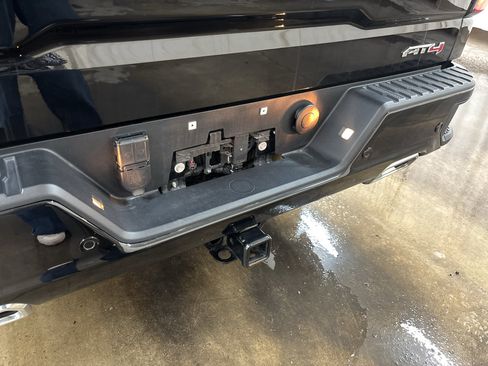 Used 2024 GMC Sierra 1500 AT4 w/ AT4 Carbonpro Edition AWD/4WD image 9