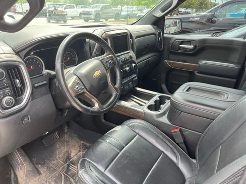 Used 2019 Chevrolet Silverado 1500 High Country w/ Technology Package AWD/4WD image 6