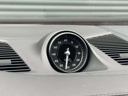 Certified 2025 Porsche Cayenne E-Hybrid AWD/4WD image 31