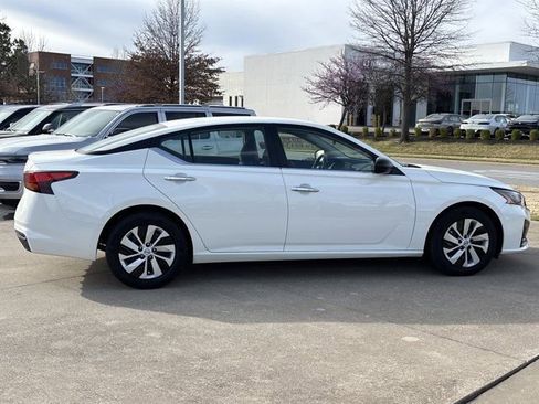 Used 2024 Nissan Altima 2.5 S image 2