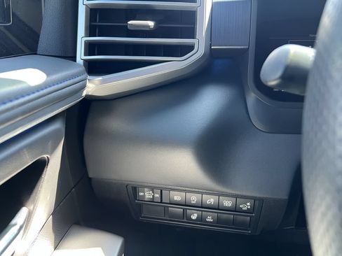 Used 2024 Toyota Tundra Platinum AWD/4WD image 30