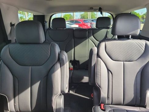 Used 2025 Hyundai Palisade SEL FWD image 19