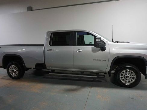 Used 2022 Chevrolet Silverado 2500 LT w/ Convenience Package image 6