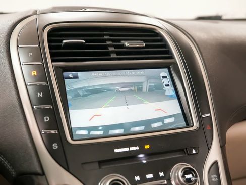 Used 2016 Lincoln MKX Reserve w/ Climate Package image 28