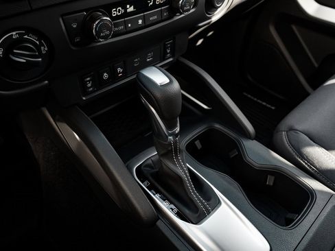 New 2025 Nissan Frontier SV w/ SV Convenience Package image 19